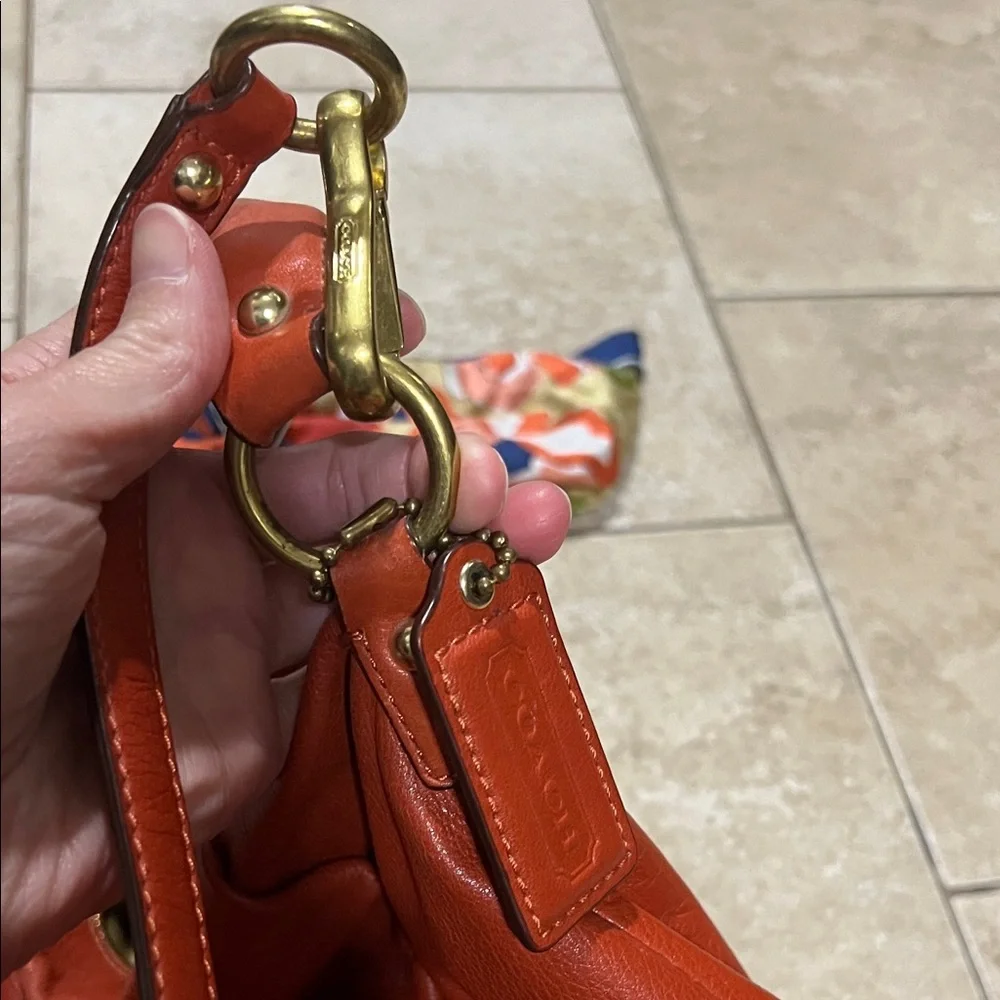 Leather coach bag - Picture 3 of 7